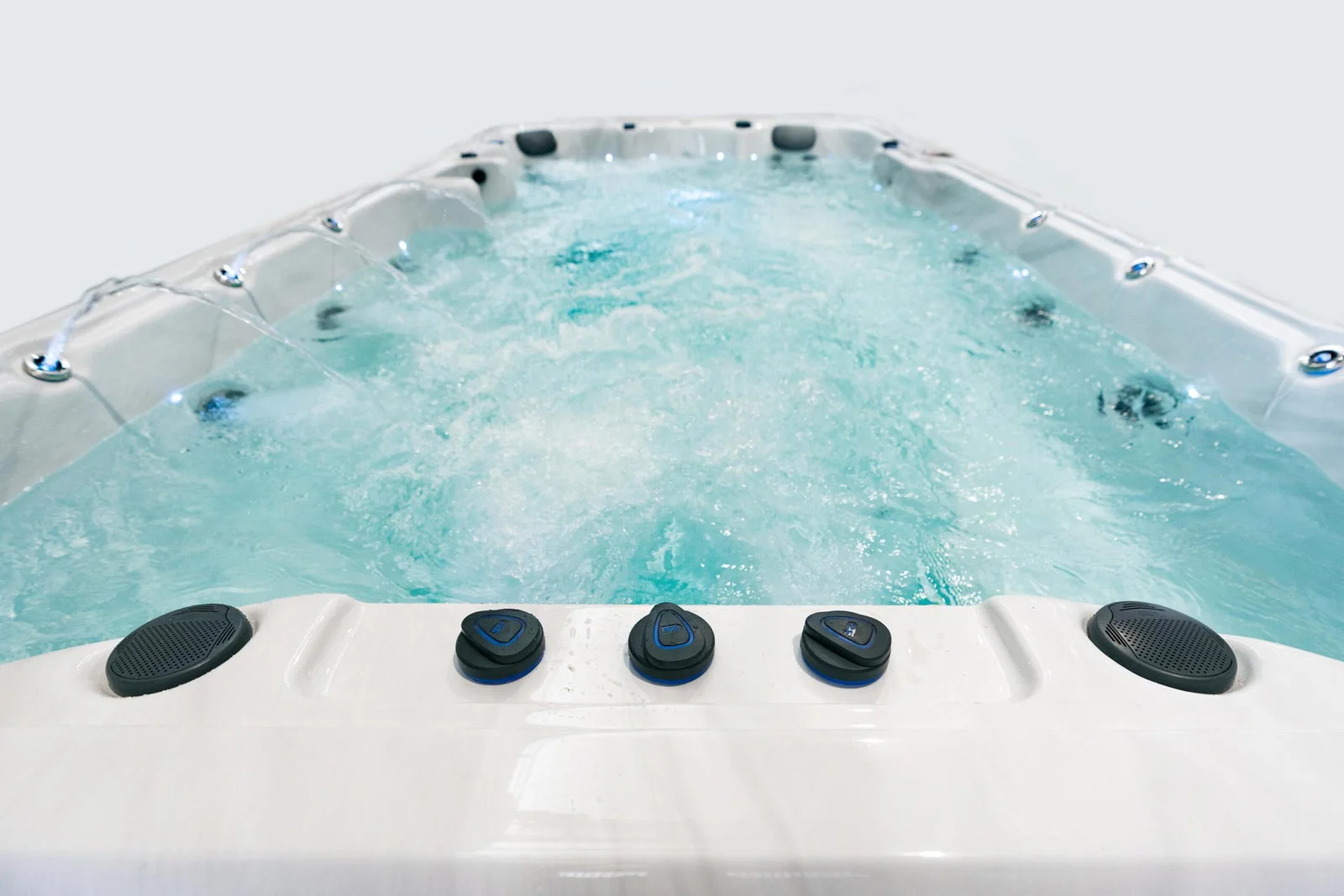 Spa de nage Titan — photo officielle 15